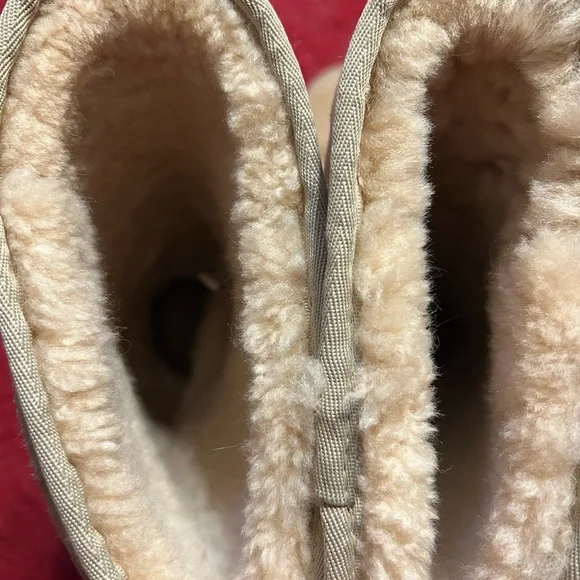 UGG Classic Tall boots in women’s 8 - Picture 10 of 13
